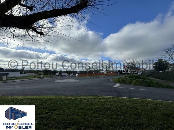 LOCAL COMMERCIAL AIFFRES AVEC PARKINGS 100m2 FACILE D’ACCES
