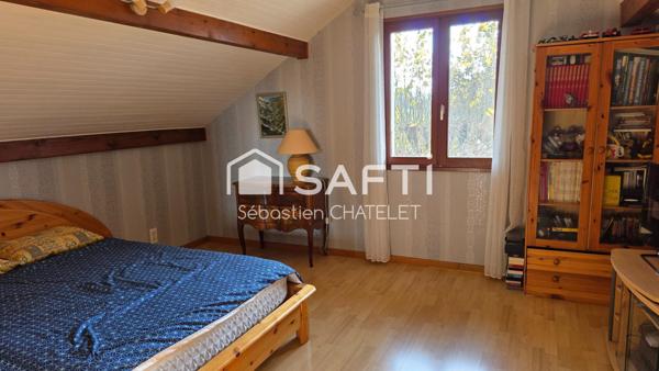 Maison lumineuse, vue montagne et fort potentiel