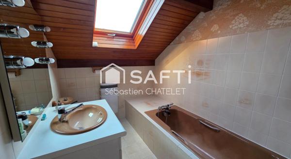 Maison lumineuse, vue montagne et fort potentiel