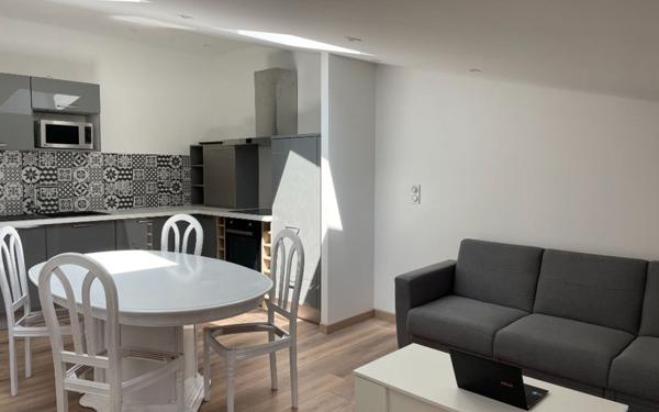 Appartement à louer    1 pièce • 27,99 m2 Crémieu