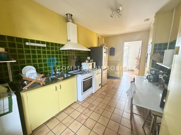 Maison
                                                                                                                                                                                                                                                                                                                        7 pièce(s)                                                                                                                                                                                                          4 chambre(s)                                                                                                                                                                                                          260  m²