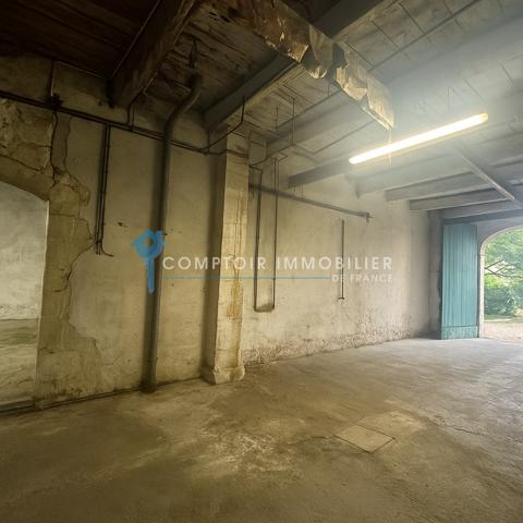 Maison
                                                                                                                                                                                                                                                                                                                        7 pièce(s)                                                                                                                                                                                                          4 chambre(s)                                                                                                                                                                                                          260  m²