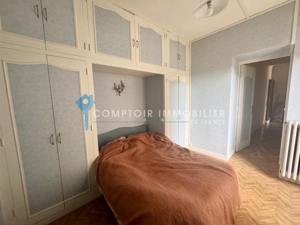 Maison
                                                                                                                                                                                                                                                                                                                        7 pièce(s)                                                                                                                                                                                                          4 chambre(s)                                                                                                                                                                                                          260  m²