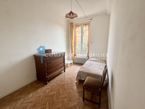 Maison
                                                                                                                                                                                                                                                                                                                        7 pièce(s)                                                                                                                                                                                                          4 chambre(s)                                                                                                                                                                                                          260  m²