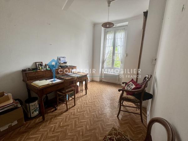 Maison
                                                                                                                                                                                                                                                                                                                        7 pièce(s)                                                                                                                                                                                                          4 chambre(s)                                                                                                                                                                                                          260  m²
