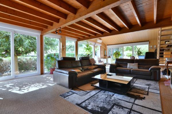 Lyon 50 minutes, Clermont 50 minutes, Roanne 30 minutes, Saint Etienne 40 minutes