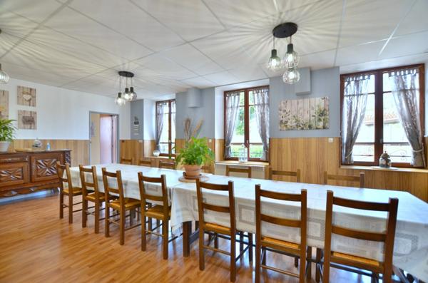 Lyon 50 minutes, Clermont 50 minutes, Roanne 30 minutes, Saint Etienne 40 minutes