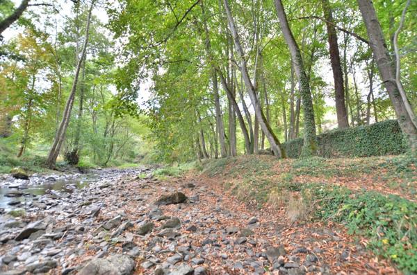 Lyon 50 minutes, Clermont 50 minutes, Roanne 30 minutes, Saint Etienne 40 minutes