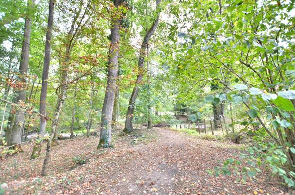 Lyon 50 minutes, Clermont 50 minutes, Roanne 30 minutes, Saint Etienne 40 minutes