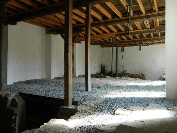 Lyon 50 minutes, Clermont 50 minutes, Roanne 30 minutes, Saint Etienne 40 minutes