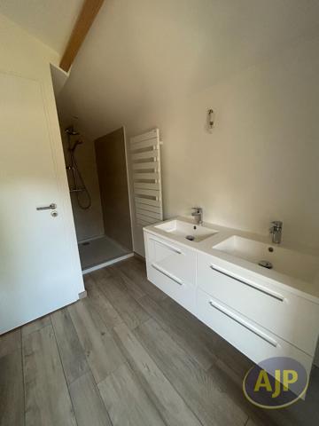 Maison à louer Corcoue Sur Logne : 5 pièces, 182m² avec 3 chambre(s) à 1 350€ - AJP Immobilier Saint-Philbert-de-Grand-Lieu