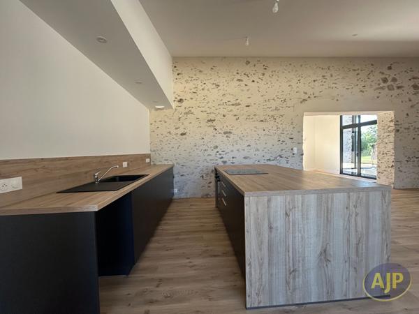 Maison à louer Corcoue Sur Logne : 5 pièces, 182m² avec 3 chambre(s) à 1 350€ - AJP Immobilier Saint-Philbert-de-Grand-Lieu