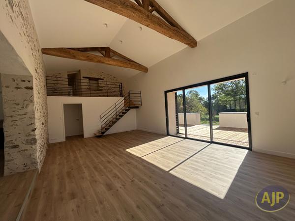Maison à louer Corcoue Sur Logne : 5 pièces, 182m² avec 3 chambre(s) à 1 350€ - AJP Immobilier Saint-Philbert-de-Grand-Lieu