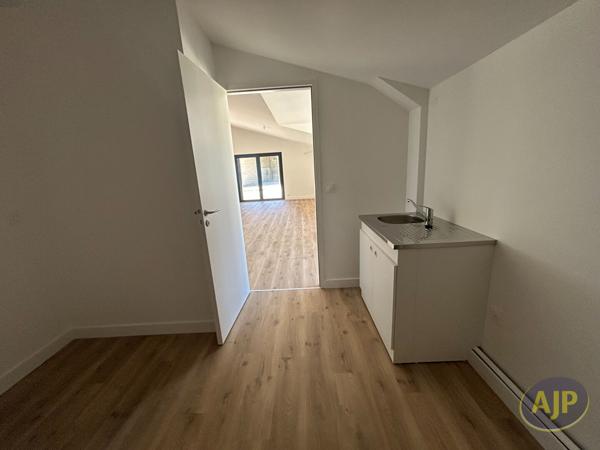 Maison à louer Corcoue Sur Logne : 5 pièces, 182m² avec 3 chambre(s) à 1 350€ - AJP Immobilier Saint-Philbert-de-Grand-Lieu