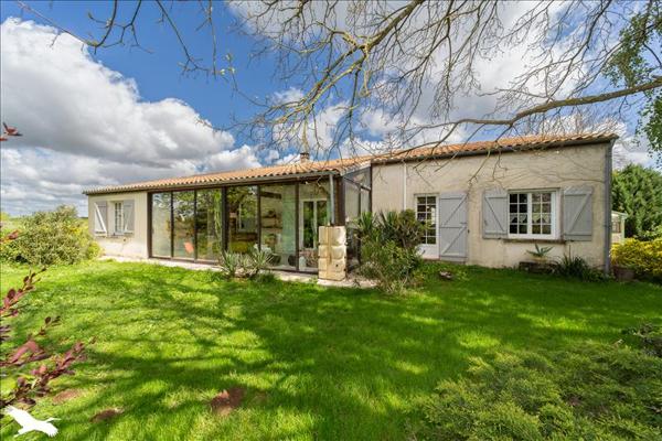 Maison à vendre |  Saint-Germain-de-Lusignan |  5 pièces | 132 m²