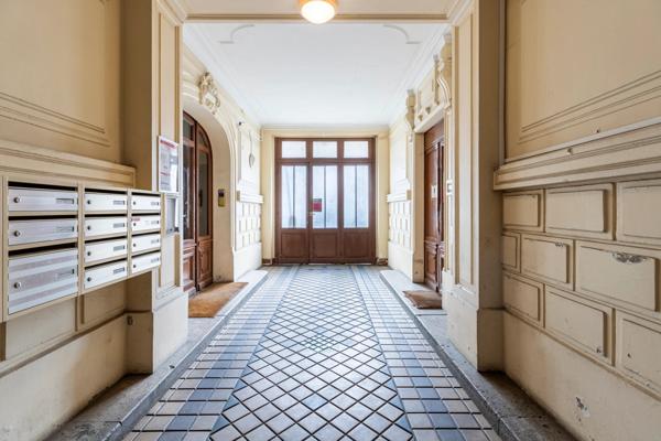 Appartement
         3 pièces
        - 81 m² Exclusivité 895 000 € *