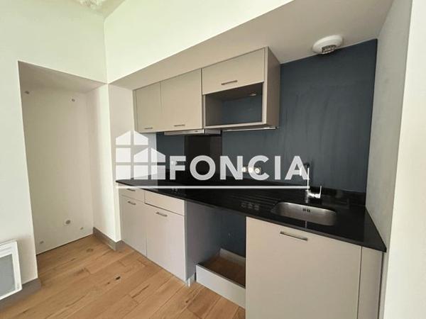Location Appartement 2 pièces 42.91 m² - 28 RUE DES JACOBINS Saintes 17100