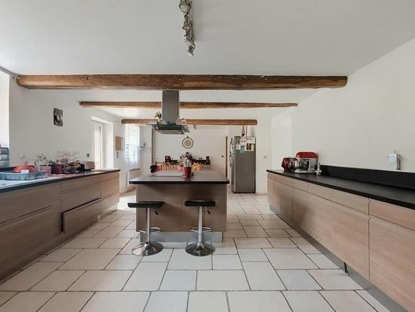 "LA MAISON DE FAMILLE"  –UNE PROPRIÉTÉ PENSÉE POUR VIVRE, ACCUEILLIR ET ENTREPRENDRE
