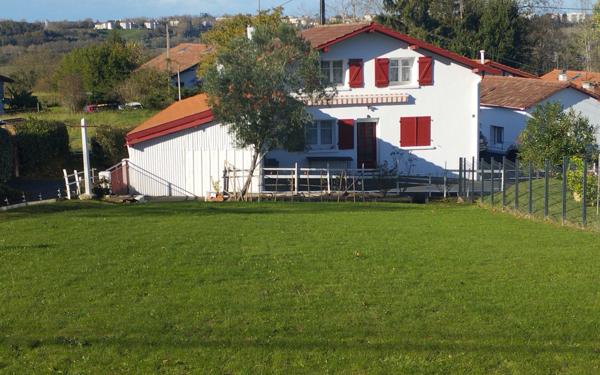 Maison à vendre    5 pièces •  Villefranque