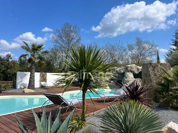Villa contemporaine de plain-pied – piscine, patio et terrain de 2 250 m² – à 10 min d’Uzès