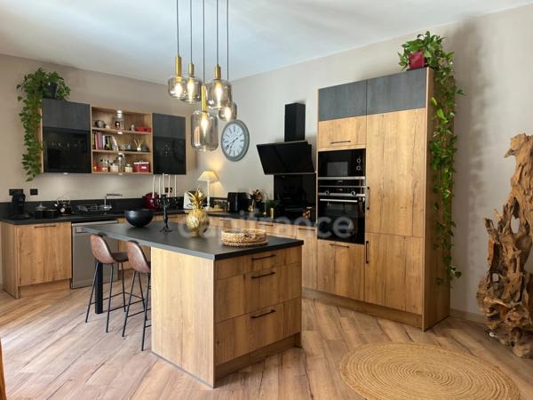 Villa contemporaine de plain-pied – piscine, patio et terrain de 2 250 m² – à 10 min d’Uzès