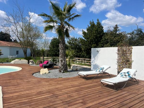 Villa contemporaine de plain-pied – piscine, patio et terrain de 2 250 m² – à 10 min d’Uzès