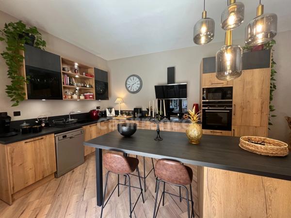 Villa contemporaine de plain-pied – piscine, patio et terrain de 2 250 m² – à 10 min d’Uzès