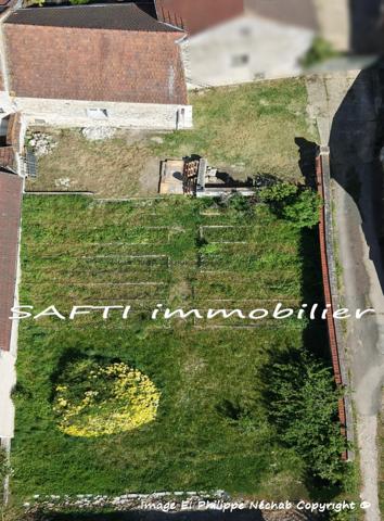Grange à rénover de 90m2 environ avec 600m2 de terain en zone constructible