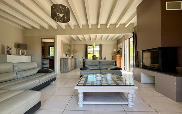 Maison à vendre    7 pièces • 142 m2 Lentilly