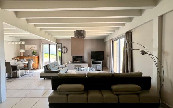 Maison à vendre    7 pièces • 142 m2 Lentilly