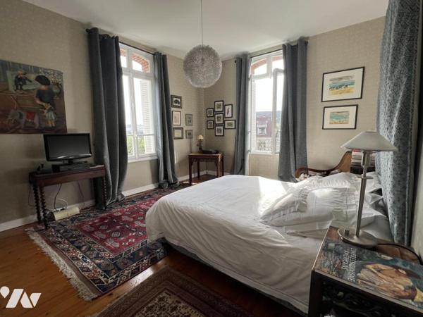CAEN Canada - Magnifique maison Bourgeoise - 5 chambres - Terrain - Garage et stationnement