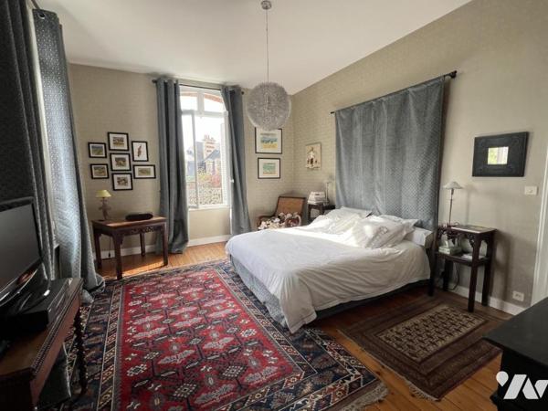 CAEN Canada - Magnifique maison Bourgeoise - 5 chambres - Terrain - Garage et stationnement