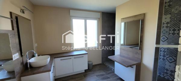 Maison 4 chambres double garage 9000m2 terrain