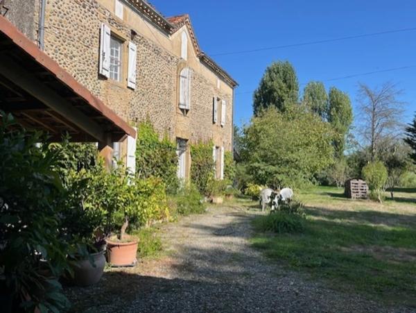 Proche PLAISANCE DU GERS (32), BELLE MAISON XIX, 200m2 dont 140 habitables, sur jardin clos de murs et de haies de 1600m2