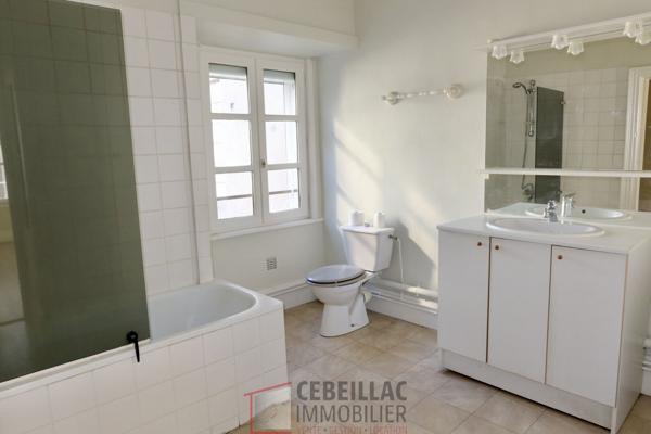 Appartement de caractère 128 m² / Triple séjour, garage et fort potentiel en centre-ville