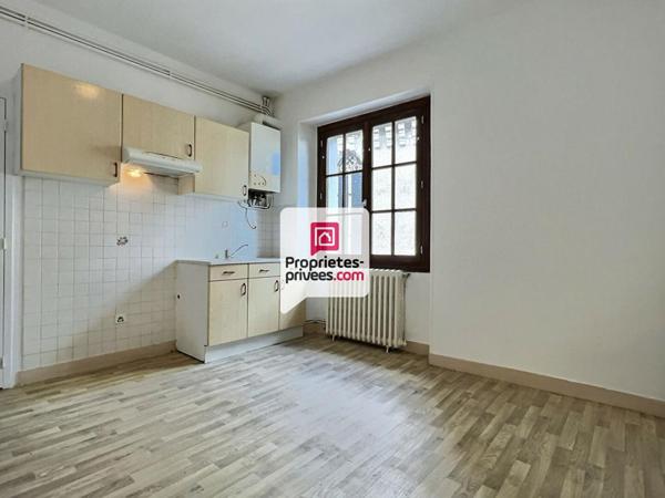 Ensemble immobilier avec 2 APT T1BIS + local Professionnel et cellier au coeur de SAINT-ASTIER (24110)