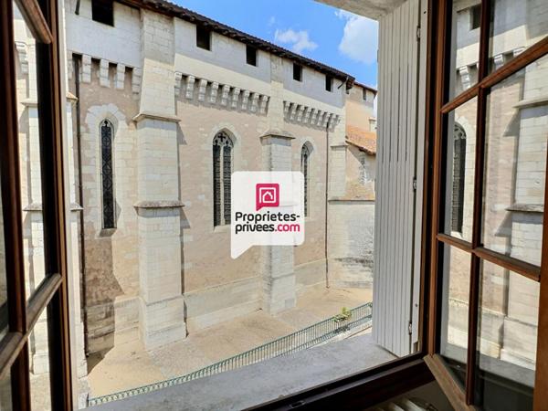 Ensemble immobilier avec 2 APT T1BIS + local Professionnel et cellier au coeur de SAINT-ASTIER (24110)