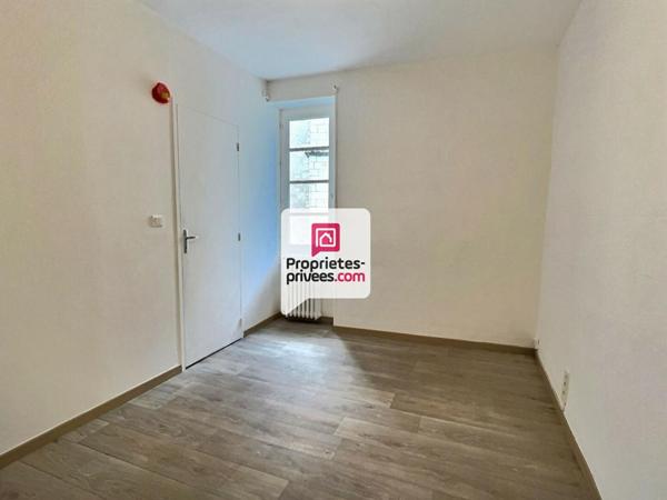 Ensemble immobilier avec 2 APT T1BIS + local Professionnel et cellier au coeur de SAINT-ASTIER (24110)