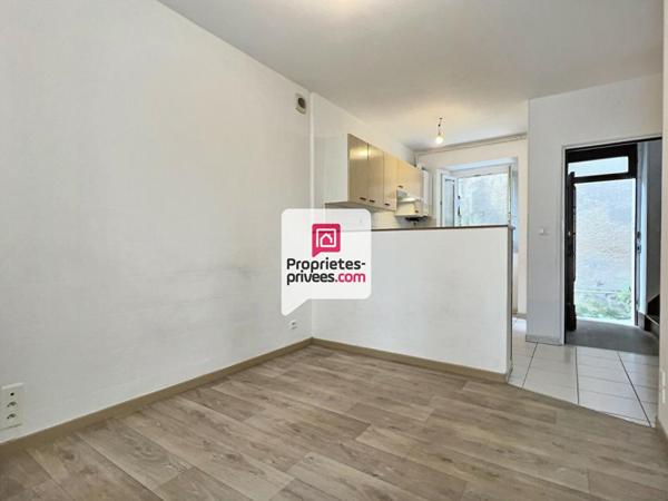 Ensemble immobilier avec 2 APT T1BIS + local Professionnel et cellier au coeur de SAINT-ASTIER (24110)