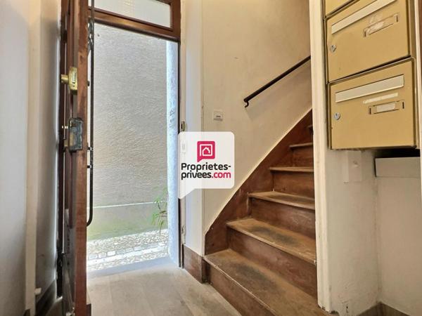Ensemble immobilier avec 2 APT T1BIS + local Professionnel et cellier au coeur de SAINT-ASTIER (24110)