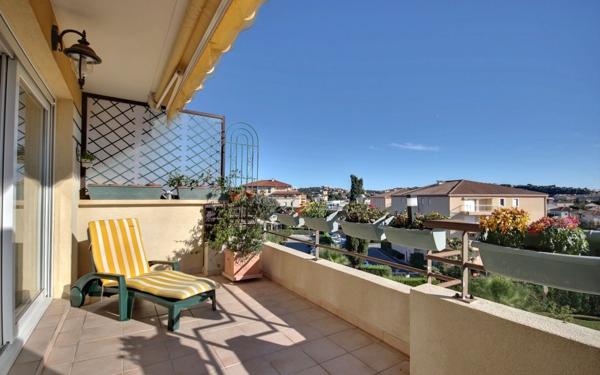 Appartement à vendre    3 pièces • 66 m2 Fréjus