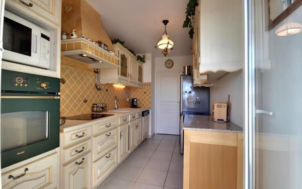 Appartement à vendre    3 pièces • 66 m2 Fréjus