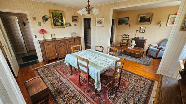 Houdan / Maison lumineuse idéalement située / 2 chambres / Sous-sol total