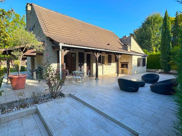 Maison familiale avec garage et box pour chevaux