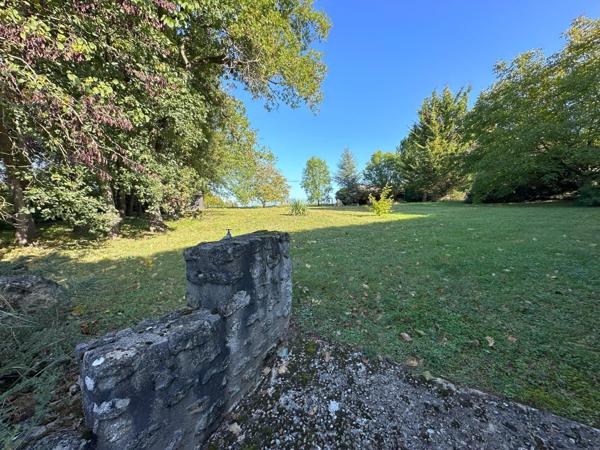 Maison familiale avec garage et box pour chevaux