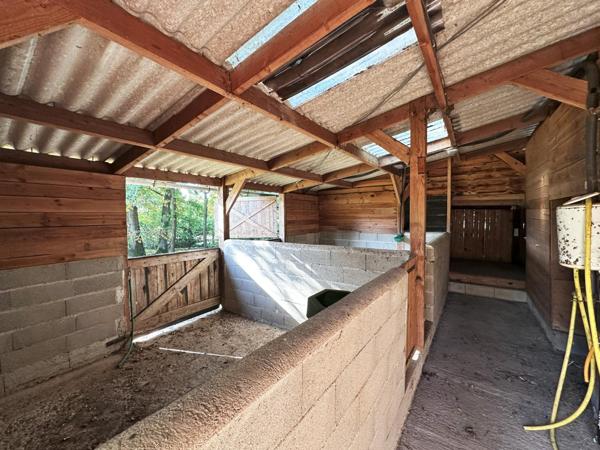 Maison familiale avec garage et box pour chevaux