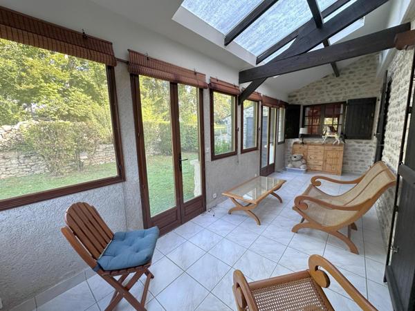 Maison familiale avec garage et box pour chevaux