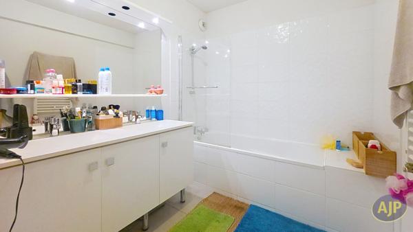 Vente appartement Villenave D Ornon : 268 500 € - AJP Immobilier Cestas