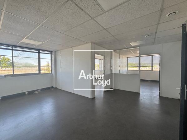 Bureaux à louer à Nîmes 76 m² au 2e étage parking sur site