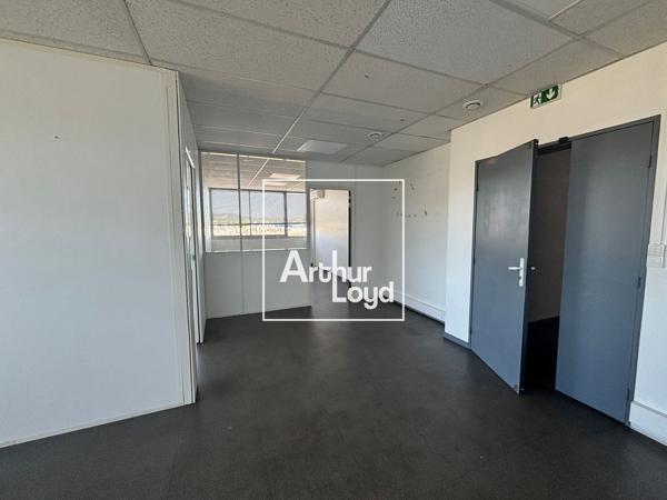 Bureaux à louer à Nîmes 76 m² au 2e étage parking sur site